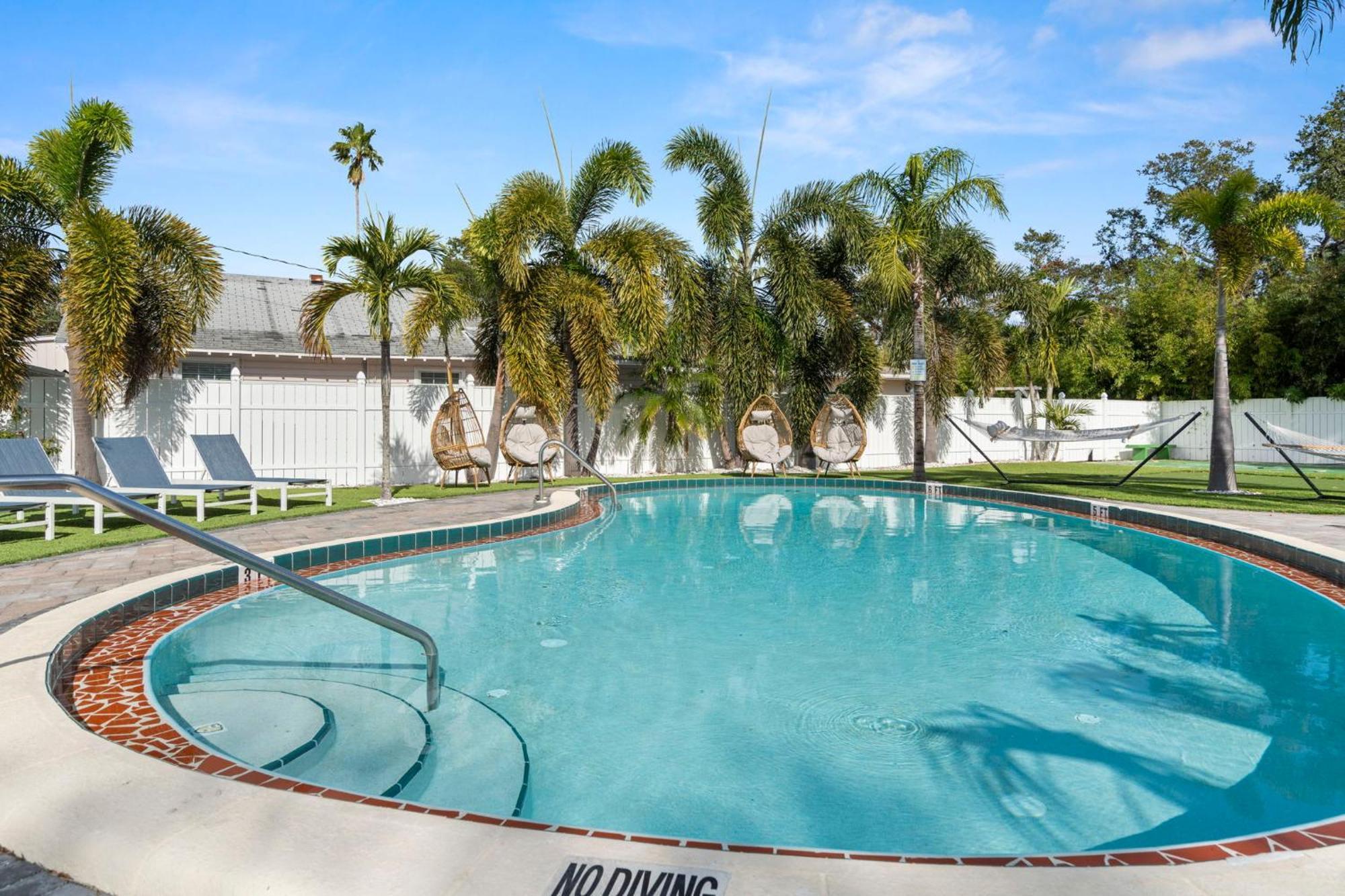 2Q Beds Studio Apt With Shared Pool 01 クリアウォーター エクステリア 写真